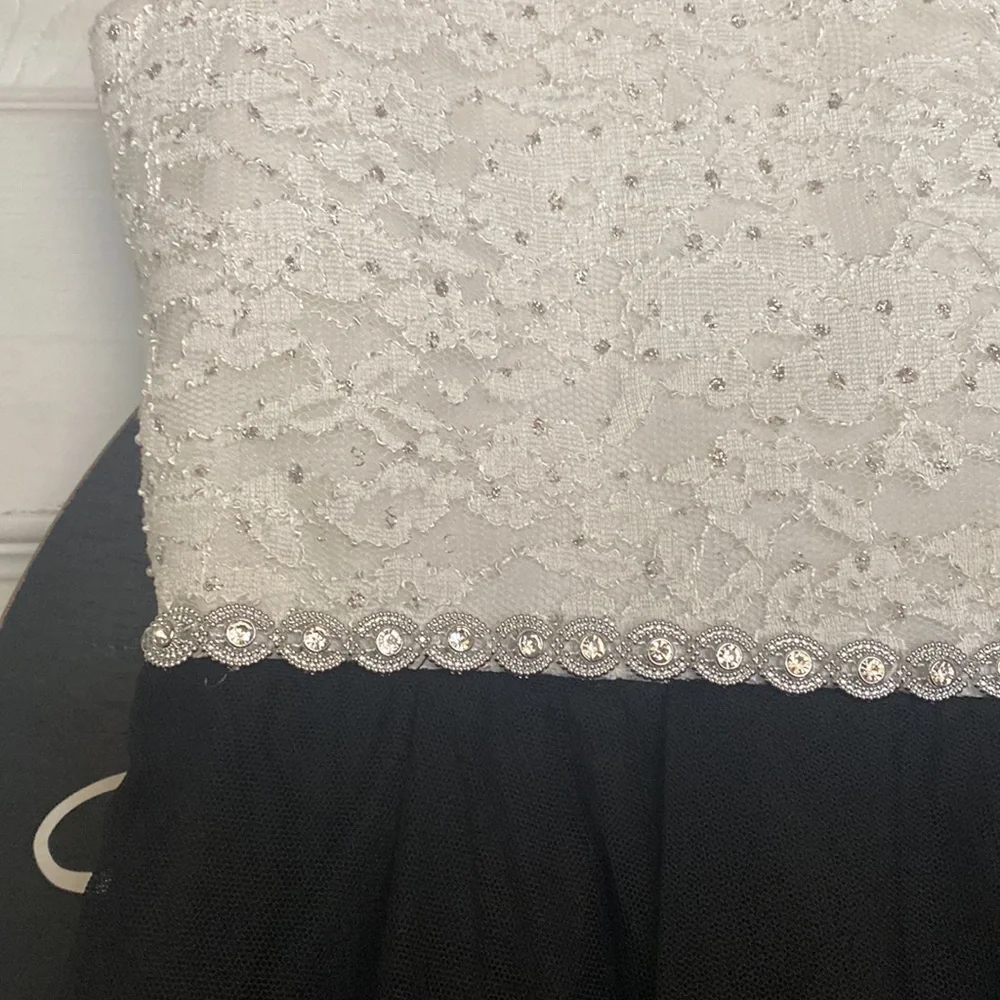 Girls black and white lace top dress - Picture 4 of 5